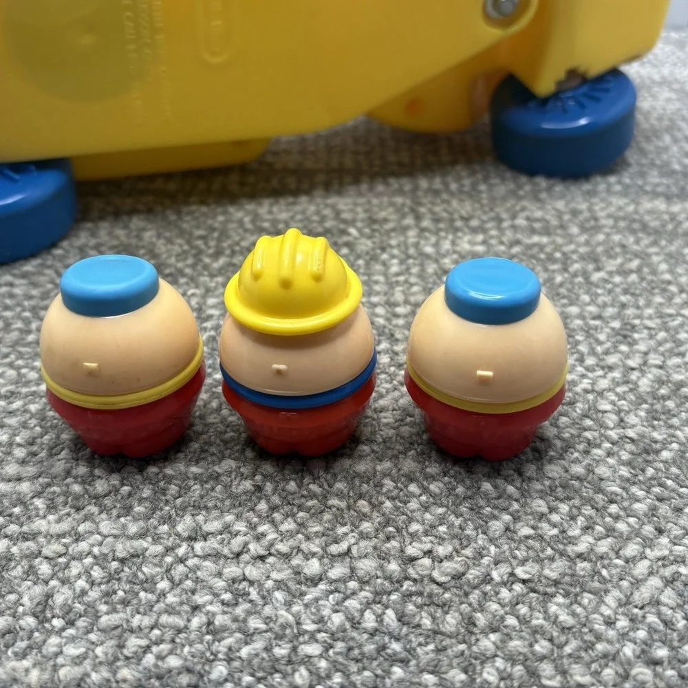 Little Tikes VTG Construction Truck W People Yellow W Bucket Lift Nice Condition